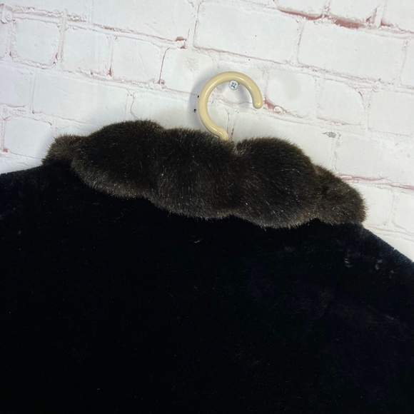 🎬(Relisted)•VINTAGE Like New |•FAIRMOOR•| Borgana Two Tone Brown Faux Fur Coat - Picture 9 of 15